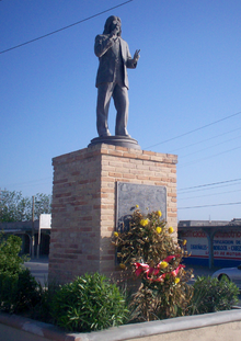 Statue of Rigo Tovar in Matamoros.png