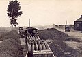 Drei von Decauville-Dampfloks gezogene Munitionszüge
