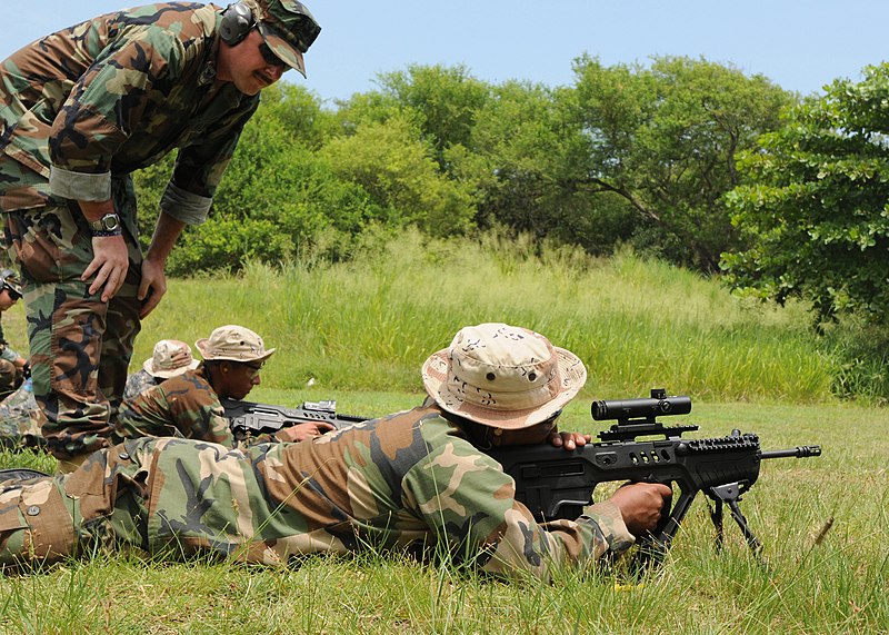 File:US Navy 090911-N-4267W-095 GM1 Sean Sammons assigned with Expeditionary Training Command (ETC) observes a member of the Guatemalan Navy Special Forces.jpg