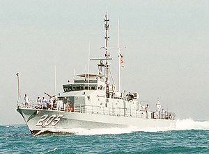 US Navy DN-ST-90-08224 HMAS Townsville (FCPB 205) cropped.jpg