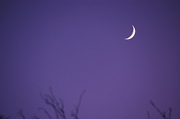 English: Waxing Crescent Moon Waxing crescent ...