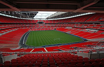 溫布利球場為英格蘭國家足球隊主場，可容納90,000名觀眾，是英國最大的體育場