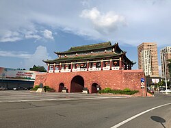 Ворота Иньен в районе Гуанчэн