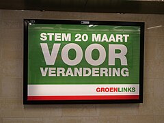 Nijmegen-Centrum, Wahlplakat von GroenLinks für die Provinzwahlen 2019 im Bahnhof Nijmegen