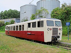 L'autorail Verney X 211 du Train du Bas-Berry en gare de Luçay-le-Mâle.