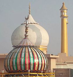 Bada Tazian ja Hazrat Abbasin pyhätön kupoleja.