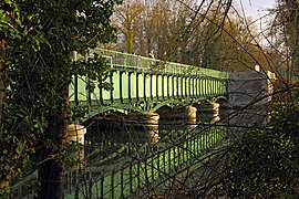 Le pont-canal franchit la Seine.