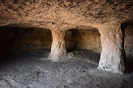 Höhle 14: zwei Säulen