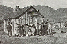 Chilean settlers in Baker River, Patagonia, 1935. Colonos-del-rio-Baker-Aysen.jpg