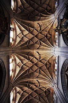 Flamboyant rib vaulting of Segovia Cathedral, nave (1525-1577) El reino de los cielos.JPG