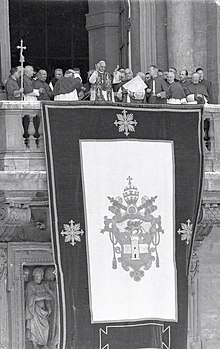 Pope Paul VI appears on the central loggia after his election on 21 June 1963 Election of Pope Paul VI.jpg