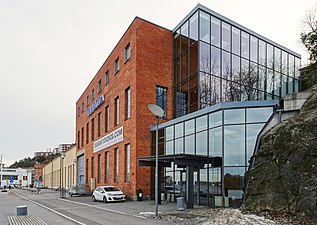 Maskinverkstaden, tegeldelen från 1955 och glasdelen från 2002.