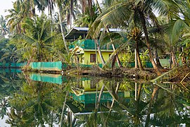 Une maison au bord d'un canal, sur l'île de Munroe Island.