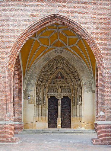 Портал позднеготической церкви в Ландсхуте