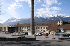 Бывшая хлопчатобумажная прядильная фабрика, ныне Университет гуманитарных наук и частная школа. Февраль 2008 года.