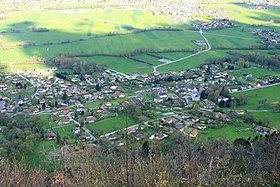 Vue de Lathuile depuis l'Oratoire, montagne du Taillefer