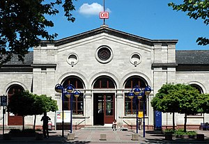 Lauda Bahnhof Empfangsgebaeude Mitte 20070519.jpg