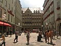 Liebfrauenstraße vom Frauenplatz aus gesehen; im Hintergrund das Singer-Haus