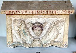 Tête de Méduse sur sarcophage. Vers IVe siècle av. J.-C.