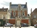 L'ancien hôtel du chanoine Desprez, au sud de la place Notre-Dame.