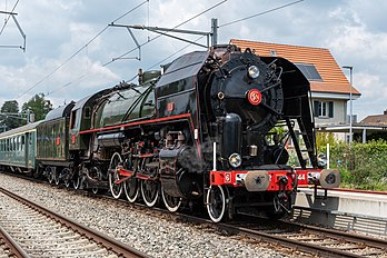 Une 141 R, locomotive à vapeur Mikado de la SNCF. (définition réelle 5 364 × 3 576)