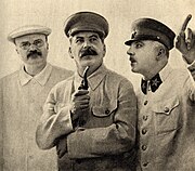 スターリン（中央）とモロトフ（左）