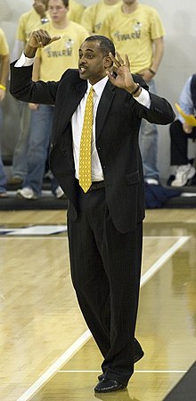 Paul Hewitt sidelines.jpg