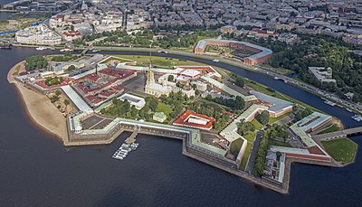 ’n Lugfoto van die Fort van Petrus en Paulus in Sint Petersburg, Rusland.