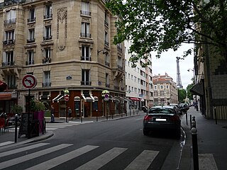 グルネル地区サン＝シャルル通りとボーグルネル通りとの交差点 (La rue Saint Charles au croisement de la rue Beaugrenelle.)