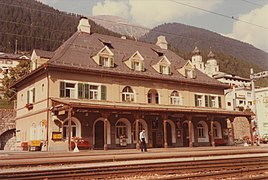 station building (1983)