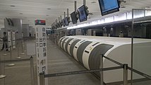 台北車站B1Fチェックインカウンターの自動手荷物預け機（セルフバッグドロップ）
