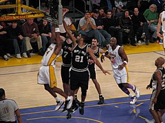 Partido de los playoff entre San Antonio Spurs y Los Angeles Lakers en 2007.