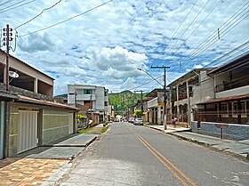 Avenida Amazonas, uma das principais vias do interior do bairro.