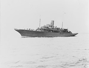 Военный корабль США Сент-Огастин у Бостонской военно-морской верфи, Массачусетс, 27 мая 1941 г. - 19-N-24213.jpg
