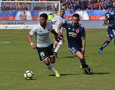 Photo of the Superclásico, the derby match between Colo-Colo and Universidad de Chile.