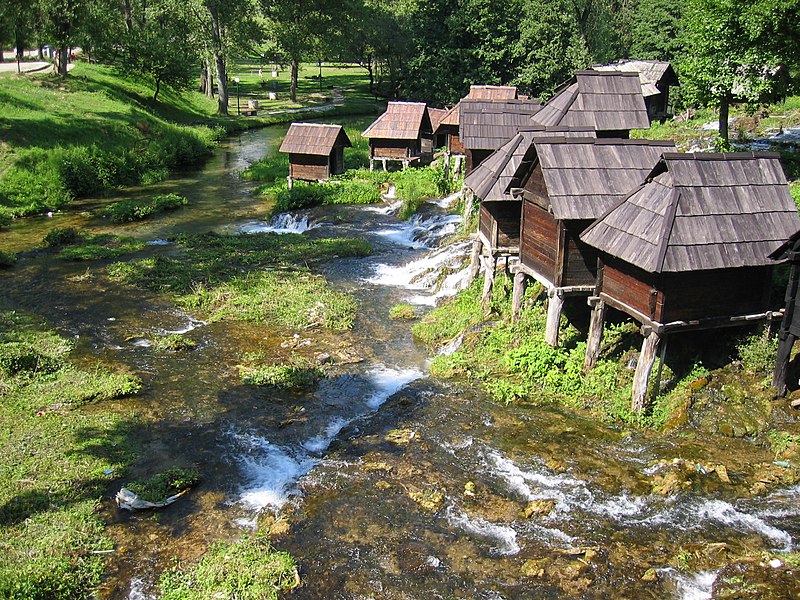 800px-Watermills_Pliva_Jajce_Bosnia.JPG