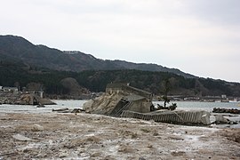 Zerstörte Küstenschutzbauwerke (Foto: 30. April 2011)