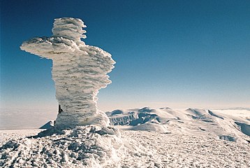 Qishda Hoverla tepasida