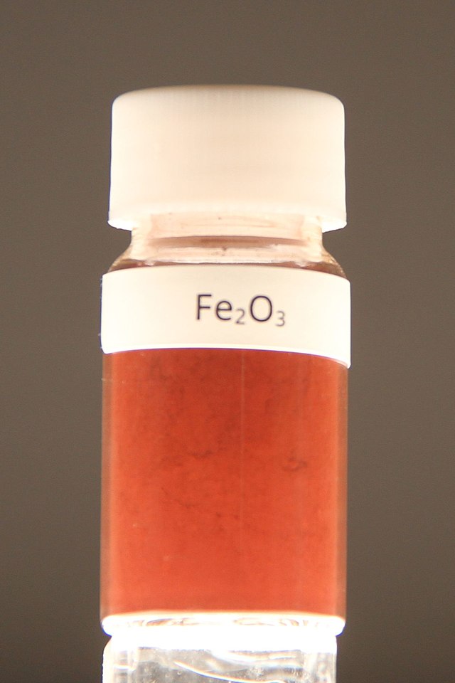 Vial with iron(III) oxide