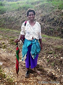 A woman in one shoe (Western Highlands, PNG)