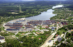 Hagfors järnverk med Värmullen i bakgrunden.