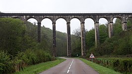 Het aquaduct van Montreuillon