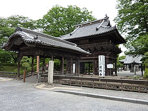 山門と太鼓橋