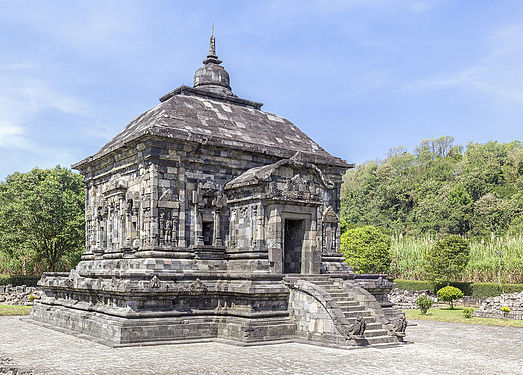 日惹特區斯萊曼縣滴水寺