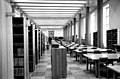 La Bibliothèque de théologie au pavillon Louis-Jacques-Casault en mai 1972 avant son transfert au pavillon Jean-Charles-Bonenfant