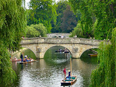 Punting op de rivier de Cam