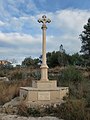 Creu commemorativa de la batalla situada al costat del pont