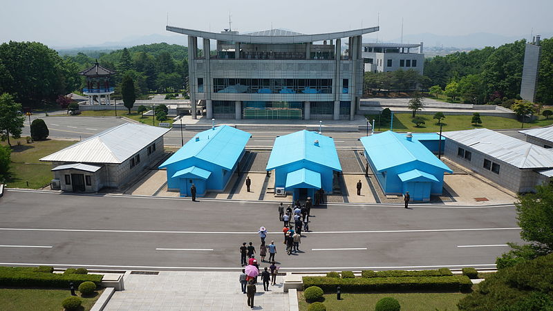 파일:DMZ from North Korea side (14319637755).jpg