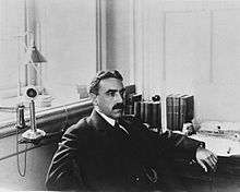 Harvard Business School economist Edwin F. Gay, 1908. Edwin Francis Gay in 1908.jpg