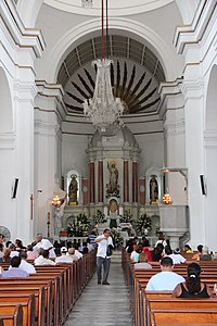 Интерьер собора Санта-Марта durante una eucaristia.JPG
